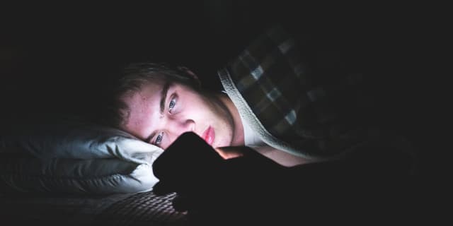 New psychology research reveals a vicious cycle involving smartphone use and feelings of disconnection